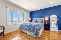 Gorgeous 2 bedroom condo on the Beach!!!