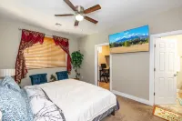 Luxurious AC Home Near Heart of Downtown, NAU, Snowbowl, Historic Route 66 - Balkon