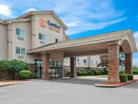 Comfort Suites Linn County Fairground and Expo - parking