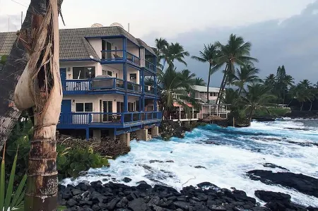My Hawaii Oceanfront 2 Bedroom Vacation Rental - Kona Отели рядом с достопримечательностью «Залив Киоау»
