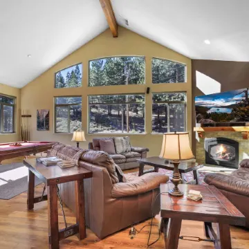 Heavenly Mountain Chalet - Skiing, Pets, Hot Tub