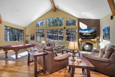 Heavenly Mountain Chalet - Skiing, Pets, Hot Tub