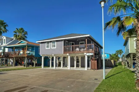 Dapper Dolphin by AvantStay Pool Game Room