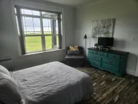 Cozy Waterfront Country Home w/game room. Close to all amenities!