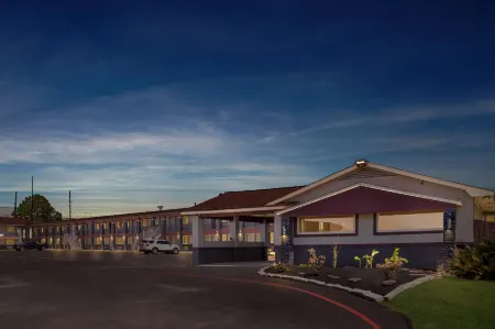 Econo Lodge Inn & Suites Отели в г. Austin County