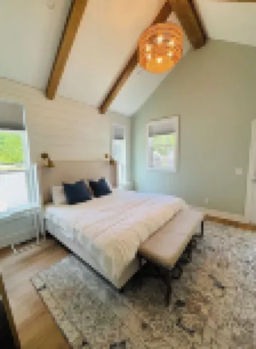 New! Private Salt Water Pool, Hot Tub, 6 Bed, 6Bath, Game Room, 1 Block to Beach