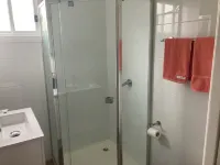 Cosy cottage on the edge on town within walking distance to the centre of town. 걸공 호텔