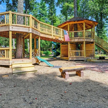 Outdoor Fireplace and Views Mountain Bearadise