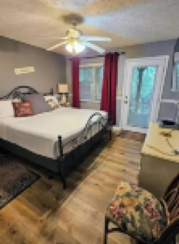 Cute family cabin w/hot tub