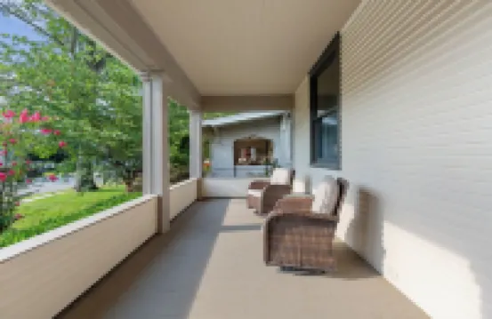 Bourbon Trail Retreat . Sleeps 10 + Hot Tub. In the Heart of the Bourbon Trail