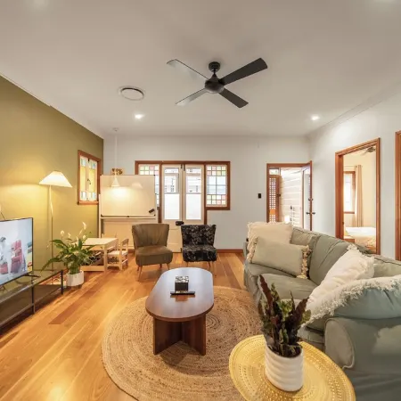 House of Fairy Wren - Fully renovated charming Queenslander! 10 Mins to BNE CBD! Отели в г. Аннерли