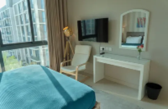 Charming 2BR apartment, beach access and pool view, ideal for extended stays. Hotels near مطار البحرين الدولي