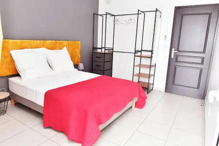 T2 Furnished for Rent - Ideally located with view between Pitons & Sea