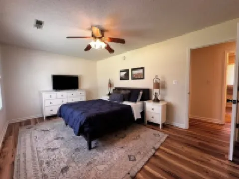 Seaside Serenity: Your Perfect Beach Getaway 15 Min for Sunset Beach