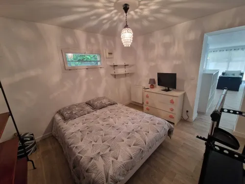 Dépendance à Louer : le Vésinet 10 minutes from the train station Các khách sạn ở Le Vesinet