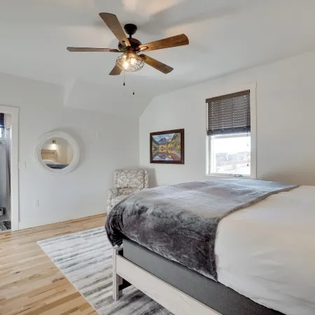 2 Mi to Town: Castle Rock Retreat w/ Fireplace!