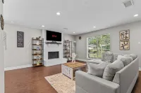 Spring Escape - 7 Miles From IAH