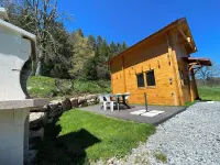Quiet new chalet ideal for discovering the ardéche and haute loire regions Hotels in Lanarce