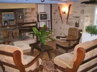 The CHAUMIERES de KERHOUIDEN - BAUD- LE PUITS 1 Hotel a Morbihan