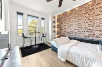 Oasis on the Hudson River: NYC Views & Vibes, Charming 2 Bedroom with Wifi