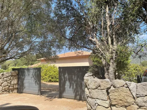 Studio Figari, au Calme Avec Magnifique vue sur la Montagne et les Vignes