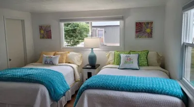 Vintage Cozy Cottage 2 Blocks from Ludington Beach Hotels near Stearns Park