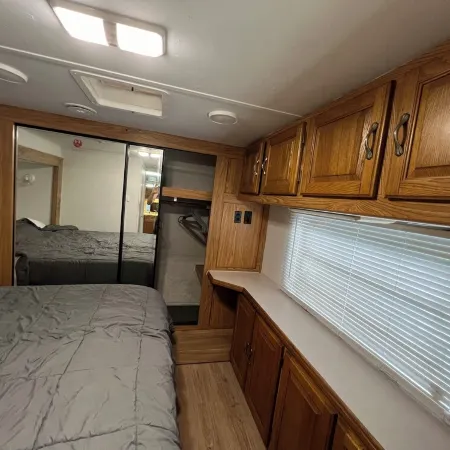 Cozy 1-bedroom mobile home in tranquil Melrose with AC, WiFi