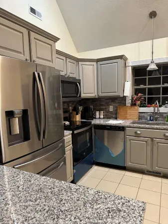 Charming 2-bedroom house in amazing London, KY with AC, WiFi