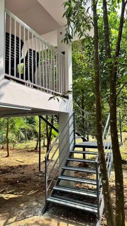 Charming 2-Bedroom Riverfront Cottage In Pleasant Pala With WiFi, AC