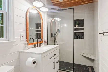 Cozy Lakeview Retreat in Tuscaloosa - 2 bedrooms