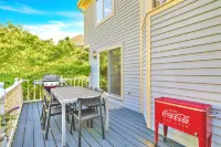 Charming Colonial in the Heart of Mystic