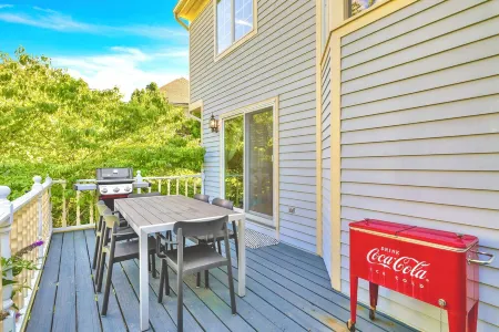 Charming Colonial in the Heart of Mystic