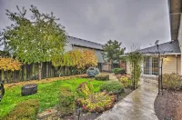 Chic Battle Ground Apartment ~ 18 Mi to Vancouver! - WiFi
