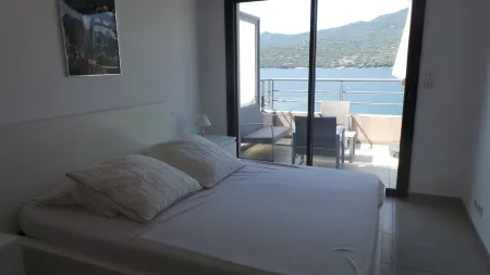 LOCPAT-SUPERB T2 WATERFRONT FULL SEA VIEW