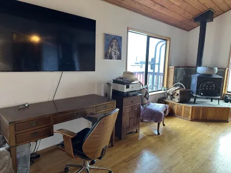 Comfortable mountain retreat, 15 min to beach, lots of amenities.. Отели рядом с достопримечательностью «Зона отдыха Лох Ломонд»