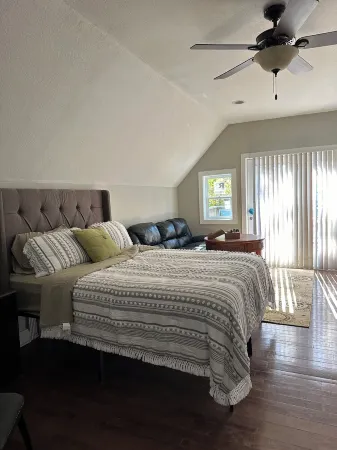 Charming 1-bedroom house in fabulous London with AC, WiFi Отели рядом с достопримечательностью «Парк Леви Джэксон Уайлдернесс Роуд»