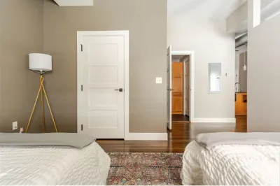 Modern Luxury 1Br Downtown Indianapolis Near Convention Center Hotels in 