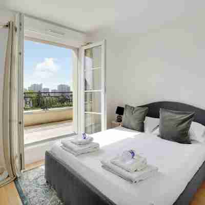 Superb 3BR with Terraces – Puteaux La Défense Rooms