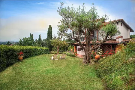 Sarkeep - Villa Immersed in the vineyards of Taurasi