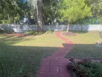 Charming 2-b/r country cottage-central Florida WiFi, AC, BBQ home away from home