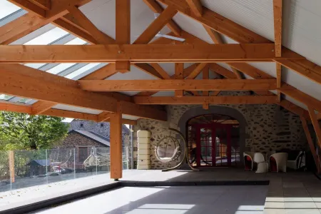 Le manoir de la Chaumette Independent apartment with games room and swimming pool