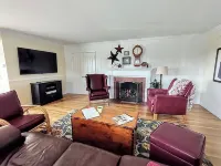 THE BEACH, 3 HOUSES AWAY