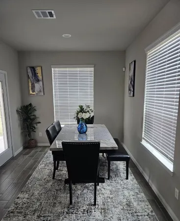 AA Court  Manvel Отели в г. Манвел