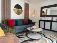 Charming Large 3 Bedroom House /garden Fauners, Basildon, Essex Ss165ap Hotels in Basildon