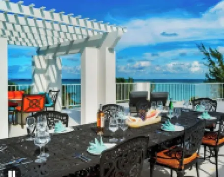 Calm Waters – Private 6BR Beachfront Villa w/ Pool & Rooftop View - North Caicos