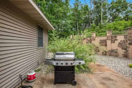 Brown Bear Cottage 3 Bedroom Pet Friendly Home Near Sand Valley & Lake Arrowhead Отели в г. Лейк Арроухед