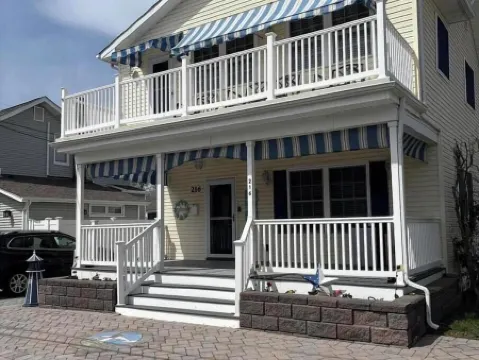 Spacious 5-bedroom house in beautiful Belmar w/ WiFi.  2 blocks from the beach!