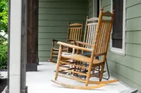 Greenbrier Landing: Tranquil Luxury on 6 Acres