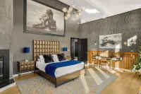 Luxury Estate with Mountain View and Privacy