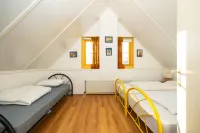 Tulip Beach 5 person house with privacy